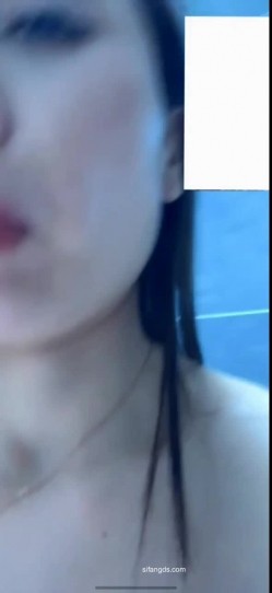 抖音30W粉丝网红，【栩妍】，极品高跟丝袜少妇，跟榜一大哥视频福利，风情妩媚，四点全露 截图2