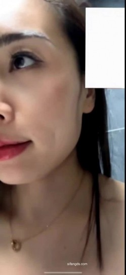 抖音30W粉丝网红，【栩妍】，极品高跟丝袜少妇，跟榜一大哥视频福利，风情妩媚，四点全露 截图3