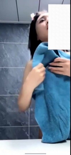 抖音30W粉丝网红，【栩妍】，极品高跟丝袜少妇，跟榜一大哥视频福利，风情妩媚，四点全露 截图5