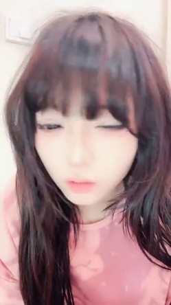 校花学妹【甜心教主】超甜美动人跳蛋裸舞道具自慰喷水 截图1