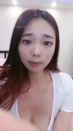刚下海的小仙女，【小野马】，护士装，00后好身材大奶子，拿着玩具把自己捅得好爽哇哇叫，刺激！ 截图14