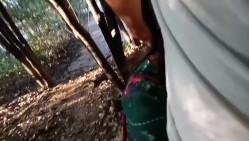 被美女阿姨拉着到山上，脱掉裤子就含住我的大鸡巴 阿姨这口活不得不赞，真的是太爽了，仔细听对白！ 截图9