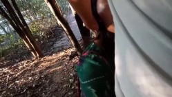 被美女阿姨拉着到山上，脱掉裤子就含住我的大鸡巴 阿姨这口活不得不赞，真的是太爽了，仔细听对白！ 截图10