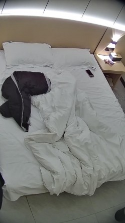 酒店偷拍学霸情侣眼镜学妹帮男友打飞机 被男友扒屁眼研究一番后入口爆嘴里文化人真会玩 截图14