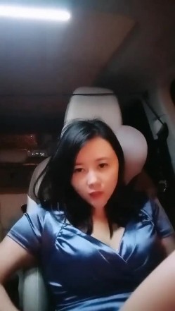 【雪儿老师】巨乳奶滴滴女司机开滴滴不为赚钱只为男人一边直播一边勾引醉酒乘客服务一流专门喂乘客壮阳药 截图7