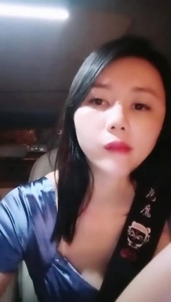 【雪儿老师】巨乳奶滴滴女司机开滴滴不为赚钱只为男人一边直播一边勾引醉酒乘客服务一流专门喂乘客壮阳药 截图14