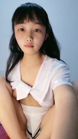 年轻小妈咪，生完孩子出来挣奶粉钱了，露脸娇小可爱，揉着小奶子自己抠骚穴，淫水还是那么多，听狼友指挥 截图14