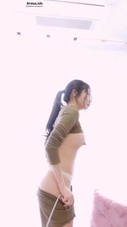 ️顶级身材，治愈系露脸女神【imjena.sis】室内外大尺度作品，各种日常露点全裸诱惑 截图4