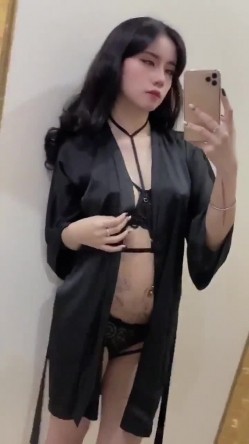 【重磅福利】全网稀缺资源 ️最新高端淫妻私密群内部福利 人前女神 人后母狗 淫乱女神篇 截图1