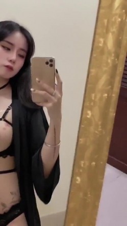 【重磅福利】全网稀缺资源 ️最新高端淫妻私密群内部福利 人前女神 人后母狗 淫乱女神篇 截图8