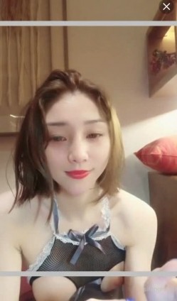 杭州高颜值气质网红【清纯小师妹】，别墅游泳池内渔网情趣装口交，模特身材明星脸，粉鲍长腿极品美乳 截图14