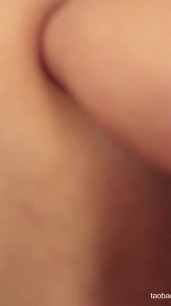 播音系学生妹被土豪调教成母狗 口交深喉喝尿把精液射到妹子嘴里，高颜骚货淫荡对白 白天是白月光晚上是小母狗 截图8
