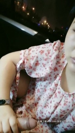 深夜跟甜美小少妇玩个车震，温柔的口交奶子不小玩个乳交，主动插入爆草下车后入深夜里的呻吟好刺激 截图7