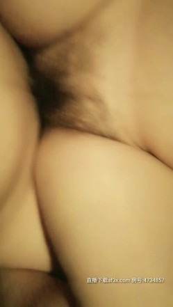 深夜跟甜美小少妇玩个车震，温柔的口交奶子不小玩个乳交，主动插入爆草下车后入深夜里的呻吟好刺激 截图9