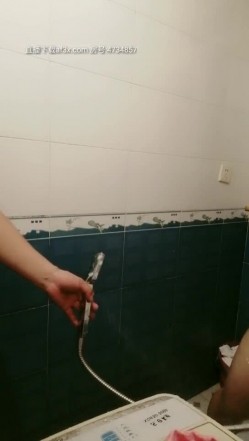深夜跟甜美小少妇玩个车震，温柔的口交奶子不小玩个乳交，主动插入爆草下车后入深夜里的呻吟好刺激 截图16