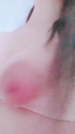 ️马上快生的大奶少妇【孕期搞水水】下海赚奶粉钱，吃奶自慰 截图2