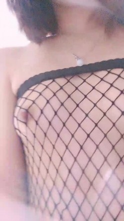 情趣丝袜高跟诱惑小骚妹跟小哥激情啪啪，无毛骚穴很性感，让小哥压在身下爆草抽插，浪叫呻吟表情好骚真刺激 截图16