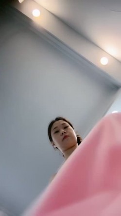 经典小少妇全程露脸洗完澡发骚，揉奶玩逼特写展示蝴蝶骚穴，淫水多多高跟诱惑，听狼友指挥高潮不断精彩刺激 截图1