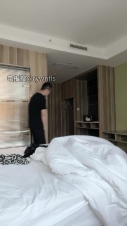长得些许像超模何蕙的TS御姐北北！目测30岁出头，风韵犹存的气质美少妇！和金主打完炮再到大街上熘达物色男人 截图8