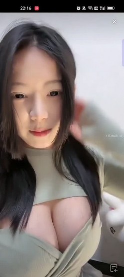 【抖音泄密】48W粉巨乳女神，【美艳后妈_冷艳小姨】，闪现6V+会议室 截图1