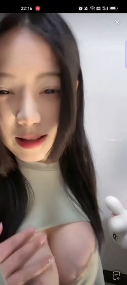 【抖音泄密】48W粉巨乳女神，【美艳后妈_冷艳小姨】，闪现6V+会议室 截图5