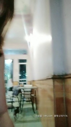 中年夫妻私下淫荡聚会，其中一位阿姨简直是满足了大部分熟女爱好者，风韵犹存知兴，韵味无人能敌 截图5