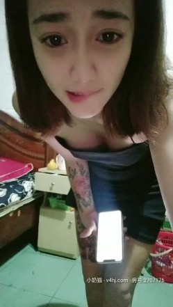 中年夫妻私下淫荡聚会，其中一位阿姨简直是满足了大部分熟女爱好者，风韵犹存知兴，韵味无人能敌 截图9