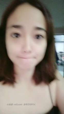 中年夫妻私下淫荡聚会，其中一位阿姨简直是满足了大部分熟女爱好者，风韵犹存知兴，韵味无人能敌 截图13