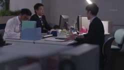 IPX-515 僕の恋人が家で待ってるのに、 終電を逃がし美人すぎる女子社員の家に泊まる流れに…ノーパンノーブラ 部屋着に興奮した絶倫のボクは一晩中ヤりまくった。。。 「終電ないなら、ウチで飲みませんか？」 楓カレン 截图1