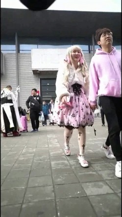 国产SAKURA漫展CD抄底偷拍高颜值Cos小姐姐系列 截图1