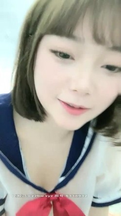 长相清纯极品短发清纯萌妹子道具自慰秀，情趣学生制服脱光光假屌摩擦骑坐 截图7