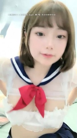 长相清纯极品短发清纯萌妹子道具自慰秀，情趣学生制服脱光光假屌摩擦骑坐 截图14