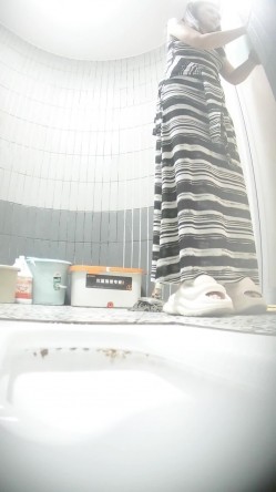 偷拍女公厕超多小姐姐方便，脸鲍同框，有美女 截图6