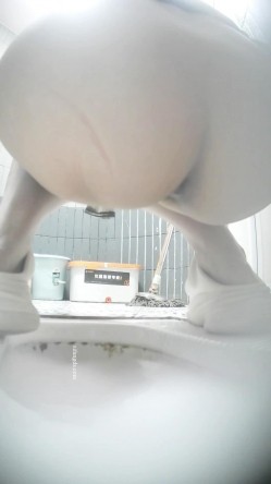 偷拍女公厕超多小姐姐方便，脸鲍同框，有美女 截图9