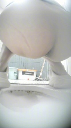 偷拍女公厕超多小姐姐方便，脸鲍同框，有美女 截图10