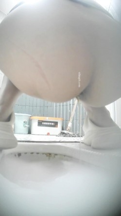 偷拍女公厕超多小姐姐方便，脸鲍同框，有美女 截图11