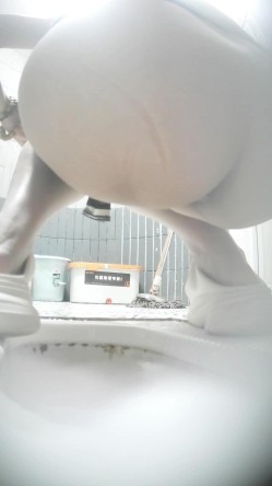 偷拍女公厕超多小姐姐方便，脸鲍同框，有美女 截图15