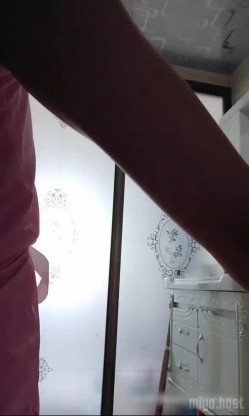 乡下憨厚村妹居家果聊,道具假JJ粘门上主动后入抽送,年纪不大臊的不行 截图13