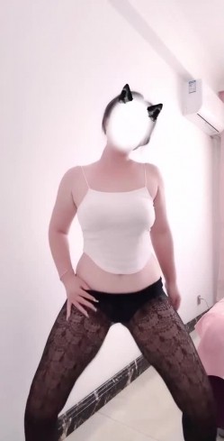 快手颜值少妇【完全无视】颜值肥臀，自慰诱惑，卡点广场舞 截图3