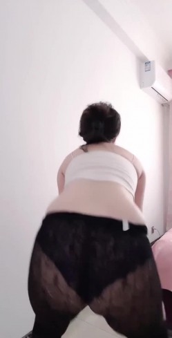 快手颜值少妇【完全无视】颜值肥臀，自慰诱惑，卡点广场舞 截图13
