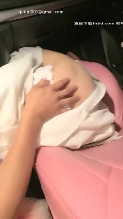 坐标温州，极品尤物，【苏苏很开心】，深夜，户外车震，野战，3P，肚兜，黑丝，无套内射，劲爆刺激，在招男主 截图5