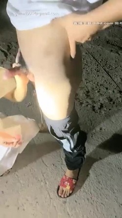 坐标温州，极品尤物，【苏苏很开心】，深夜，户外车震，野战，3P，肚兜，黑丝，无套内射，劲爆刺激，在招男主 截图6