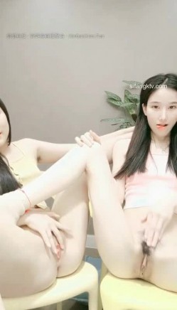 两个清纯无比的姐妹花，完美苗条的身材，两个绝世蜜臀，期待土豪开发搞双飞，妹妹一定是被人操多了，洞口大得像黑洞 截图3