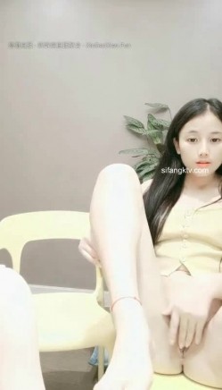 两个清纯无比的姐妹花，完美苗条的身材，两个绝世蜜臀，期待土豪开发搞双飞，妹妹一定是被人操多了，洞口大得像黑洞 截图5