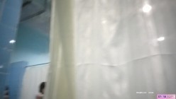 最新流出全网独家首发 偷拍大神潜入国内某水上乐园各种美女浴室换衣洗澡 截图2
