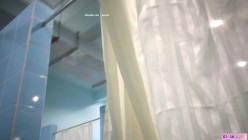 最新流出全网独家首发 偷拍大神潜入国内某水上乐园各种美女浴室换衣洗澡 截图3