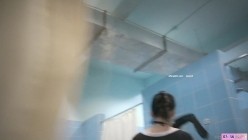 最新流出全网独家首发 偷拍大神潜入国内某水上乐园各种美女浴室换衣洗澡 截图7