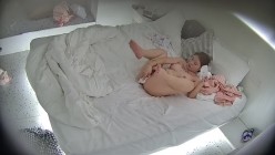 公寓酒店 一对纹身社会人儿情侣 女人一听要操逼 脱裤子的动作急切而生疏 最后被射一肚子 截图13