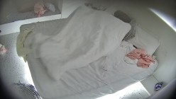 公寓酒店 一对纹身社会人儿情侣 女人一听要操逼 脱裤子的动作急切而生疏 最后被射一肚子 截图14