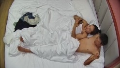 大学城大哥带媳妇出来购物 累了开个房休息一下 顺便打一炮 超真实的夫妻状态 没前戏 干就完了 截图2